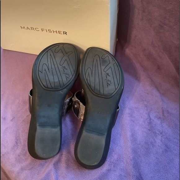 🌺 Marc Fisher Silver Sparkle ❇️ Flip Flops - Picture 5 of 5